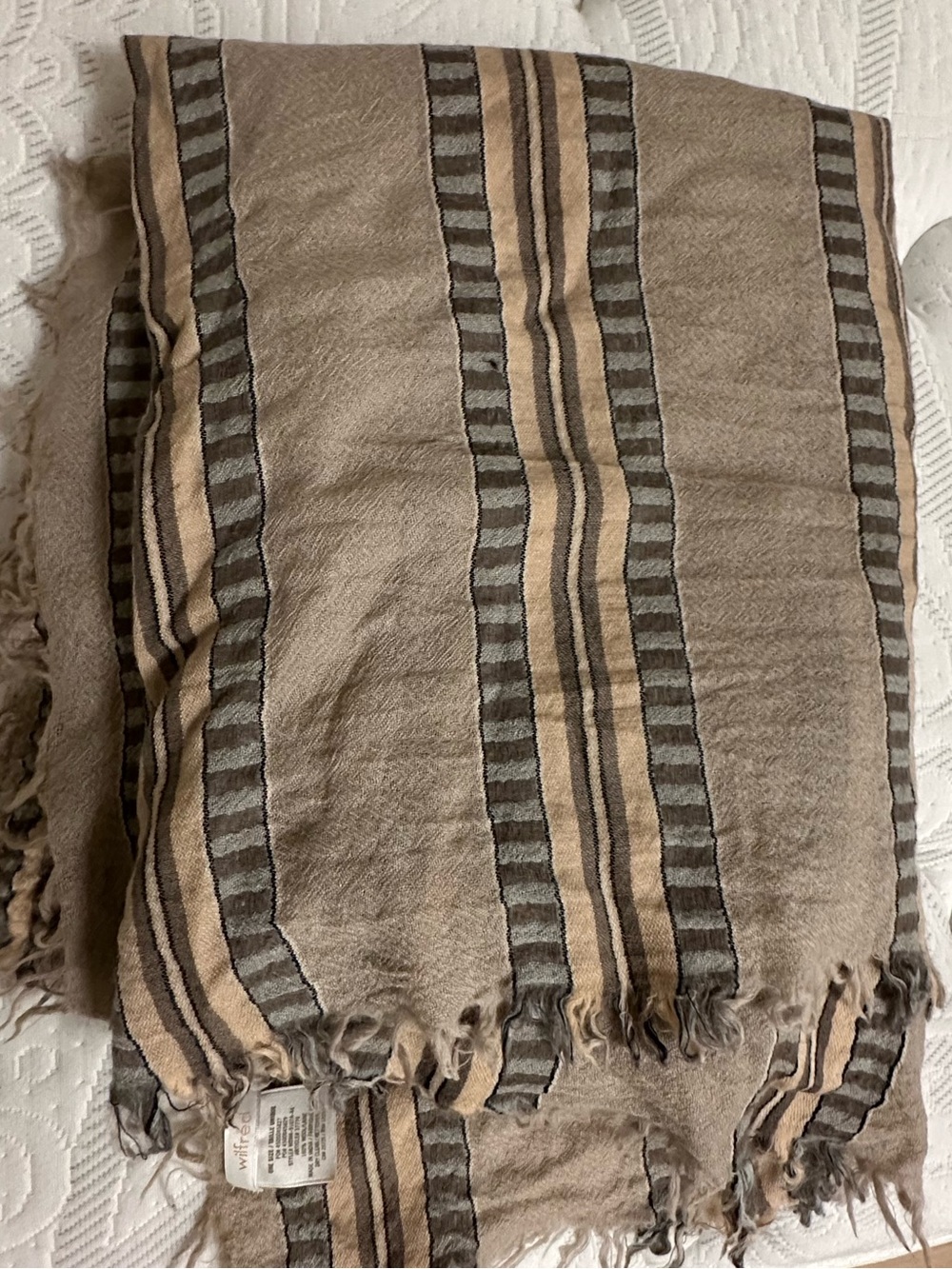 Aritzia Wilfred Striped Fringe Blanket Scarf in Beige/Light pink and Gray
